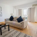 Central Apartment With Skyline View